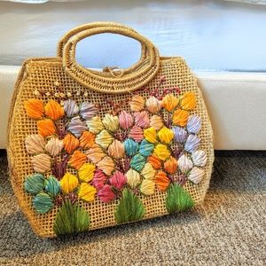Vintage Floral Embroidered Woven Bag 💐